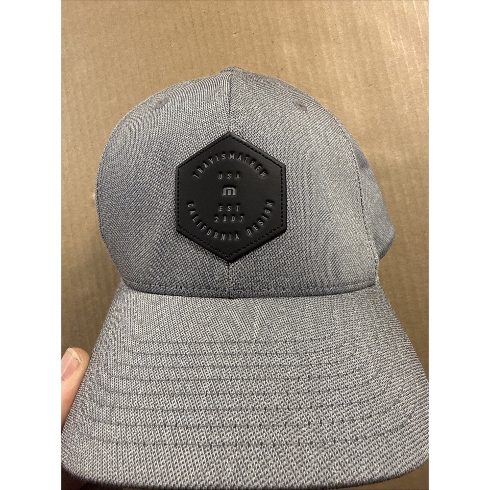 Travis Mathew Fitted L-XL, Flex Fit Golf Baseball Cap Hat Logo Patch